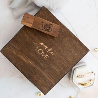Dark wooden box for USB with engraving - 2