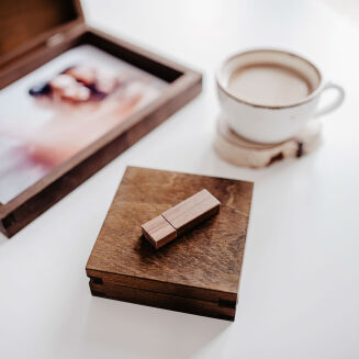 Dark wooden box for USB with engraving - 7