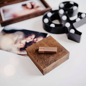 Dark wooden box for USB with engraving - 8
