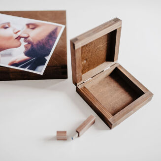 Dark wooden box for USB with engraving - 6
