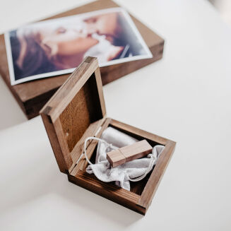 Dark wooden box for USB with engraving - 5
