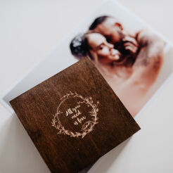 Drewniane opakowanie na CD ciemne "All you need"