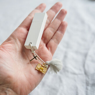 Wooden white USB 4, 8 or 16 GB with engraving - Rosary - 5