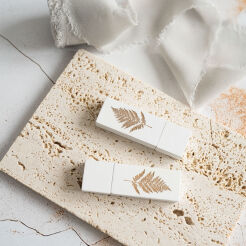 8 GB white USB stick with engraving (3.0)