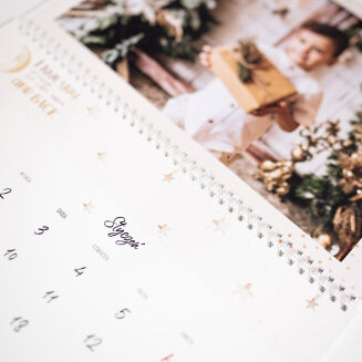 Kalendarz liski 2025 z okienkiem na zdjęcie - 11