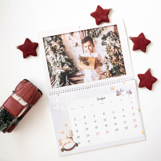 Kalendarz liski 2025 z okienkiem na zdjęcie - 5