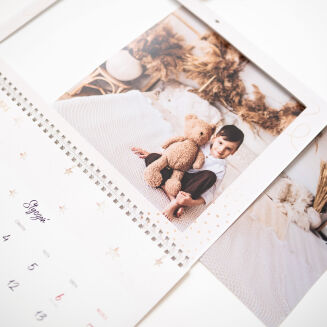 Kalendarz liski 2025 z okienkiem na zdjęcie - 12