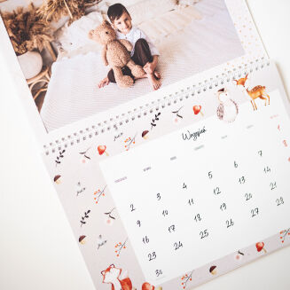 Kalendarz liski 2025 z okienkiem na zdjęcie - 4