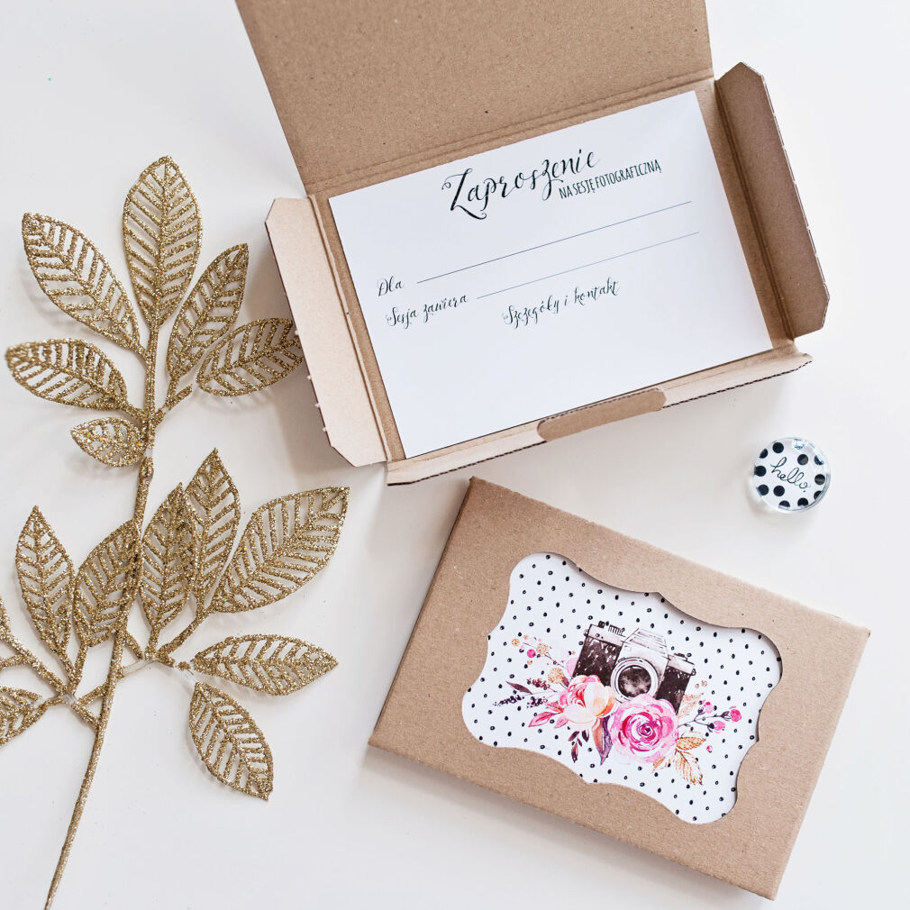 Blank gift certificate DOTS AND CAMERA - Camera