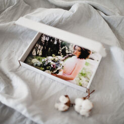 Cardboard box 15x21 white